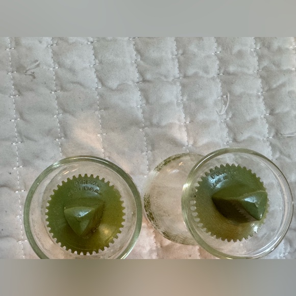 PYREX Vintage Crazy Daisy Salt & Pepper Shakers - Picture 3 of 3